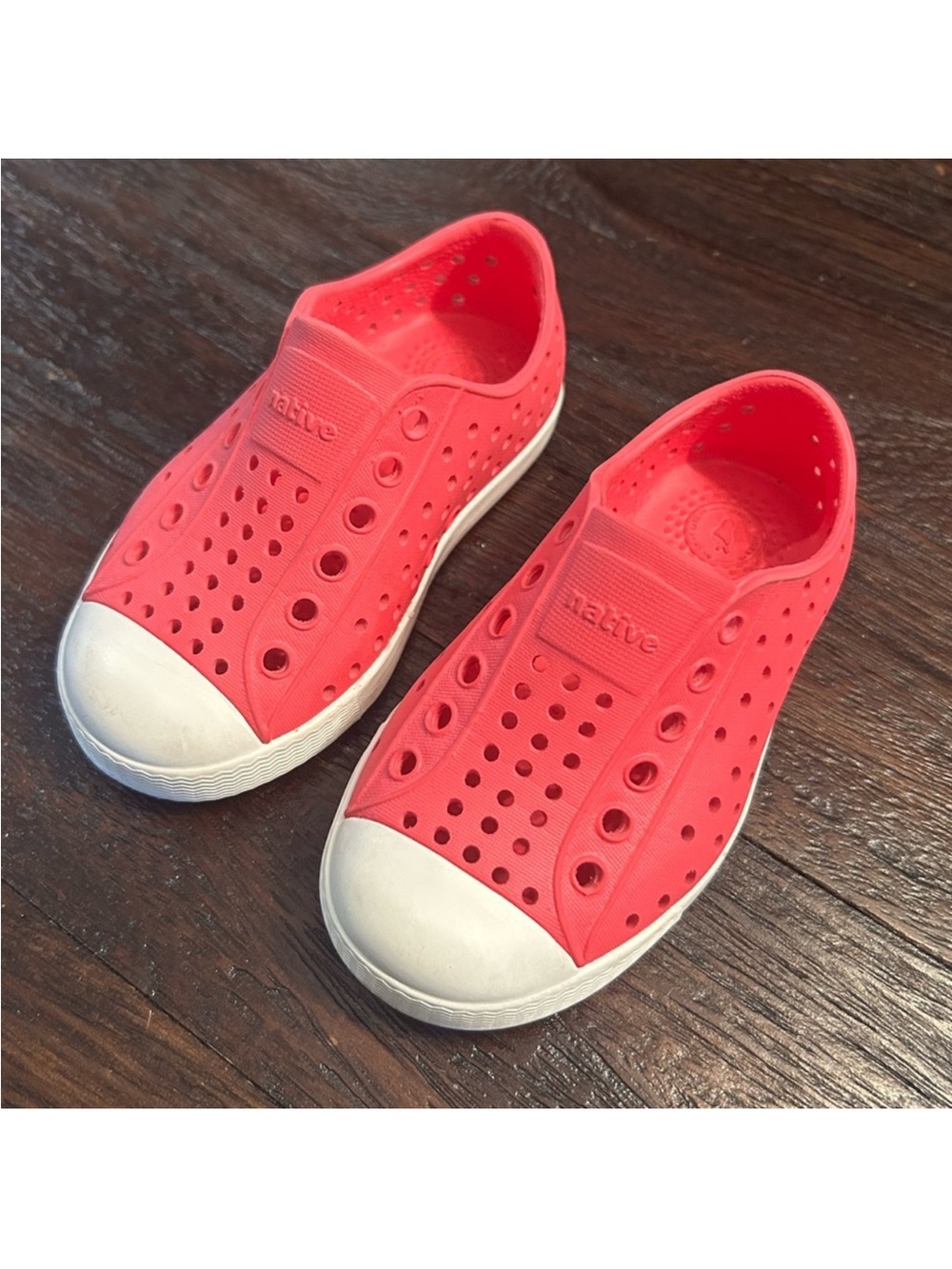 Native Jefferson Kids Water Shoes - Hot Pink Slip-Ons - Picture 2 of 6
